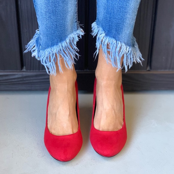 Killer Instinct Red Mid Heel Stiletto Pump - Picture 4 of 7